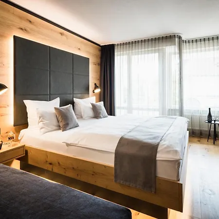 Wirthshof & فندق ماركدورف