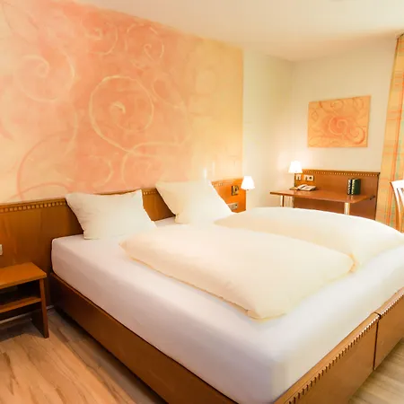 Wirthshof & ماركدورف